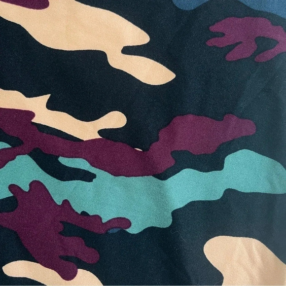 LuLaRoe Camouflage Camo Maroon Green Leggings - Size TC2 - Picture 6 of 6